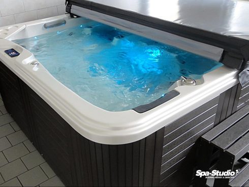 SPA-Studio® offers authorized service of whirlpools, after warranty repairs and sale of all spare parts.