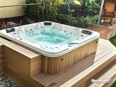 Family outdoor hot tub Delphina Canadian Spa International® Spa Studio Bratislava.