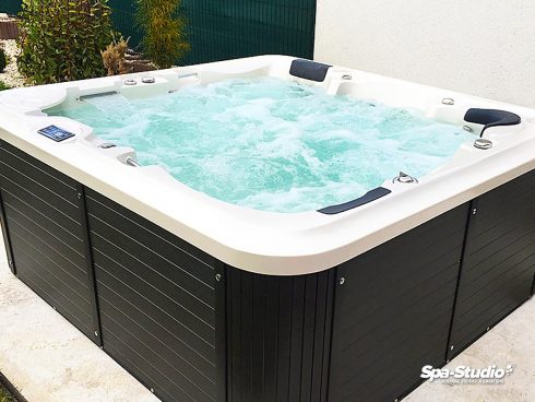 The seller SPA-Studia® provides warranty as well as after warranty service and guarantees delivery of all spare parts for whirlpools and swimming pools.