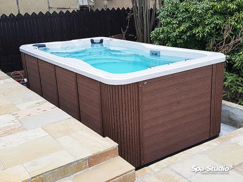 Luxurious whirlpool tubs and SWIM SPA by SPA-Studio® offer a great variety of use for all family and friends, no matter if it is in a house or in a garden.