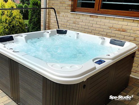 SPA-Studio® is the exclusive seller and authorized service provider for all whirlpools and SWIM SPA by the producer Canadian Spa International®.