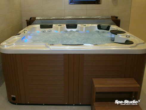 Massage whirlpool tub for a house, a flat as well as a garden by the seller Spa-Studio® so all your family can enjoy shared moments together.