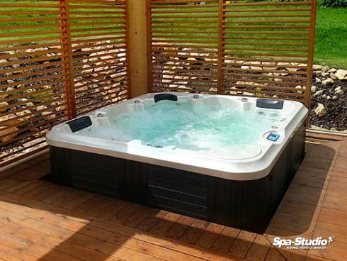 SPA-Studio® is the exclusive seller and authorized service provider for all whirlpools and SWIM SPA by the producer Canadian Spa International®.