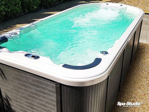 Luxurious whirlpool tubs and SWIM SPA by SPA-Studio® offer a great variety of use for all family and friends, no matter if it is in a house or in a garden.