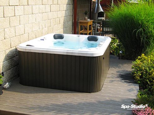 Family whirlpools with 48-hour delivery by the authorized seller SPA-Studio® including complete service.
