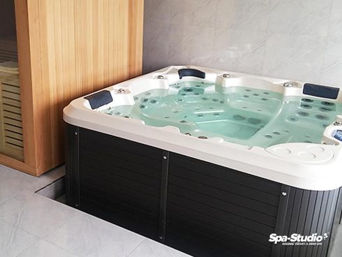 Spa Studio - family indoor spa Canadian Spa International® hot tub Delphina
