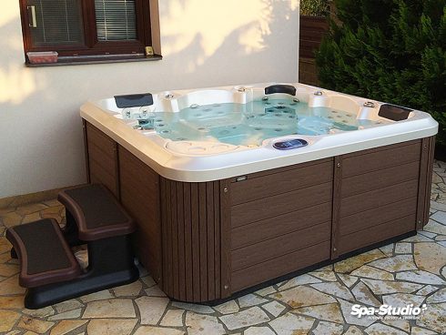 Home spa with economic operation, installation and transport turnkey including all excavation work and carpentery.