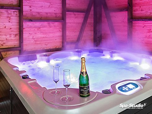 Control unit, ozonizer and top chlorine free technology are parts of every whirlpool and SWIM SPA that can be personally tried in some of our stores.