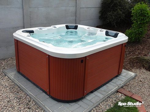 Whirlpools with chromotherapy and top latest technology are suitable for indoor as well as outdoor area and offer maximum relaxation at home.