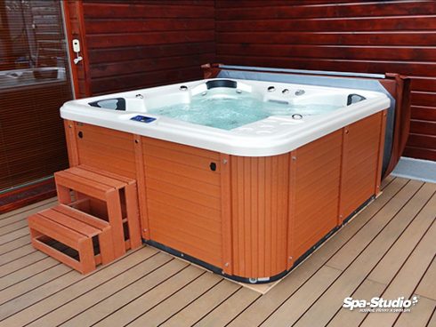 SPA-Studio® is the exlusive European seller of whirlpools, jacuzzi and hot tubs by the Canadian Spa International®.