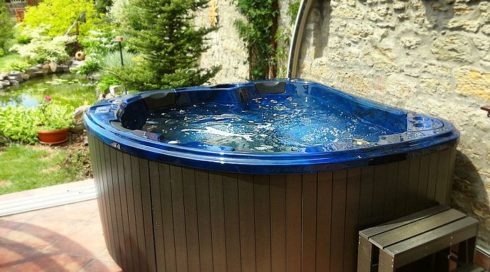 Spare parts for whirlpools, whirlpool service and complete realization including excavation work and carpentery are a matter of course for SPA-Studio®.