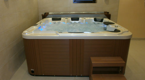 Luxury hot tub in the interior Balaena Canadian Spa International® - Spa Studio Praha, Ostrava, Bratislava
