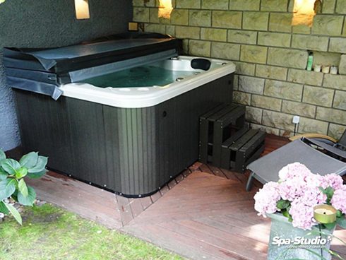 Sale of hot tub in the garden with healing effect - Canadian Spa International® model Puerla - Spa Studio Prague, Bratislava, Ostrava, Mladá Boleslav