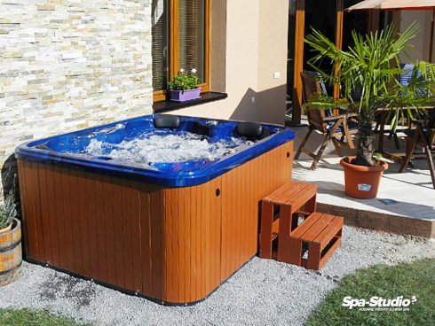 Whirlpools with chromotherapy and top latest technology are suitable for indoor as well as outdoor area and offer maximum relaxation at home.