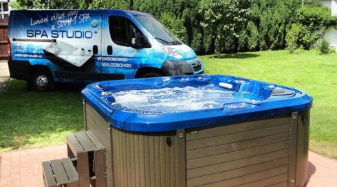 Smart whirlpool on the garden - model Nemo Canadian Spa International® Natural blue skeleton with a pleasant sea effect. Service Spa Studio Bratislava.