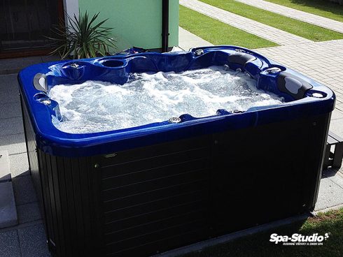 Heat insulation in a whirlpool and a swimming pool reaches nowadays such a standard that better comfort can be offered all year round.
