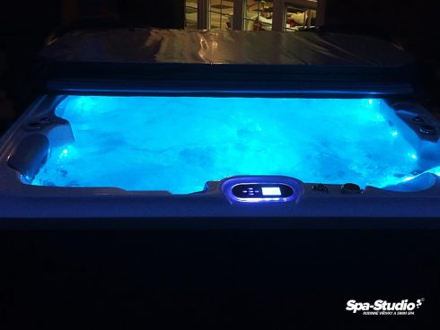 SPA-Studio® offers sale and service of family whirlpools, commercial whirlpools, hot tubs and swimming pools SWIM SPA for indoor as well as outdoor use.