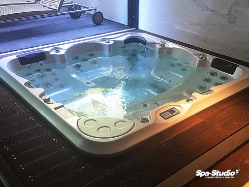 Low-energy whirlpool tubs and the longest possible warranty including complete service is offered only by the exclusive seller SPA-Studio®.