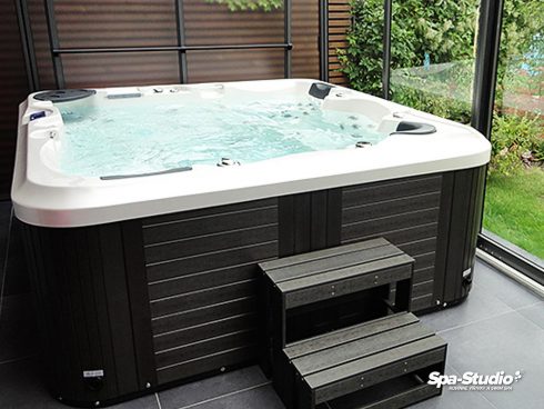 Cheap whirlpool, hydromassage and low-energy tubs by the seller SPA-Studio® in Prague, Mlada Boleslav, Brno, Ostrava and Bratislava.